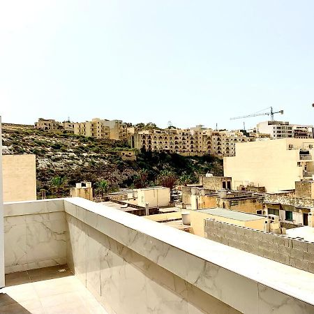 Private Bedroom With Balcony In A Shared Apartment At The Bay Of Xlendi Luaran gambar