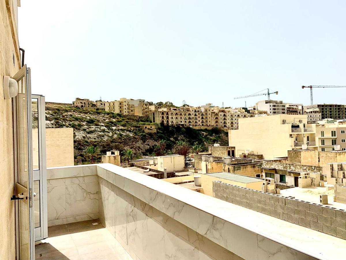 Private Bedroom With Balcony In A Shared Apartment At The Bay Of Xlendi Luaran gambar